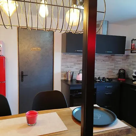 Deco Pop Et Chaleureuse Avec Jacuzzi, Sauna, Piece Coquine *