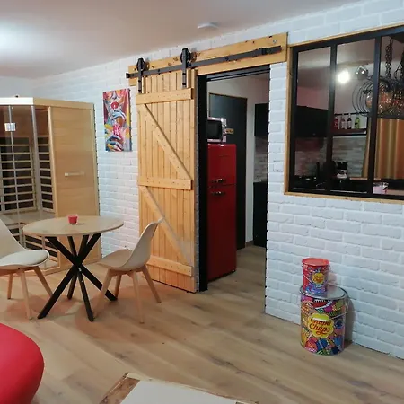 Deco Pop Et Chaleureuse Avec Jacuzzi, Sauna, Piece Coquine Καλέ