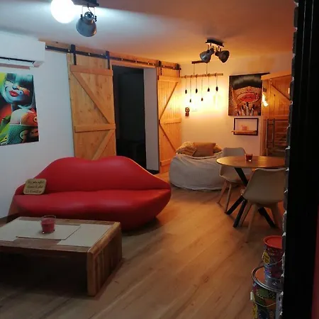 Holiday home Deco Pop Et Chaleureuse Avec Jacuzzi, Sauna, Piece Coquine *