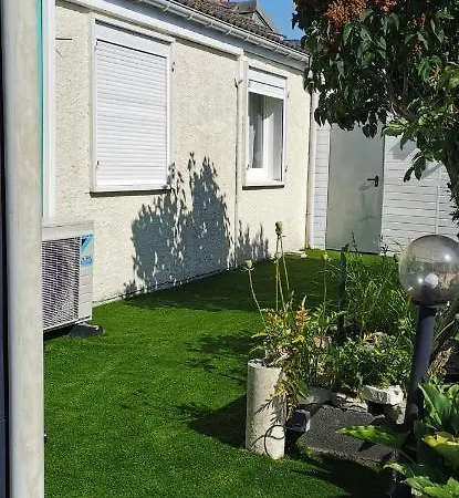 Holiday home Deco Pop Et Chaleureuse Avec Jacuzzi, Sauna, Piece Coquine Calais