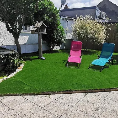 Deco Pop Et Chaleureuse Avec Jacuzzi, Sauna, Piece Coquine *