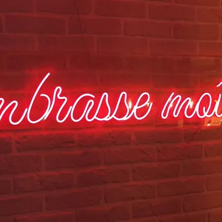 Deco Pop Et Chaleureuse Avec Jacuzzi, Sauna, Piece Coquine